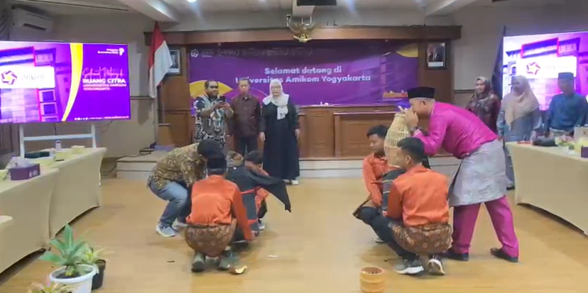 Pukau Civitas Akademika Universitas Amikom Yogyakarta, Mahasiswa UPP Tampilkan Atraksi Seni Budaya Tradisional Melayu Riau